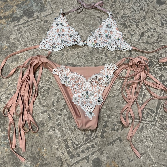 Elegant Lace Trim Bikini Set - Picture 1 of 9